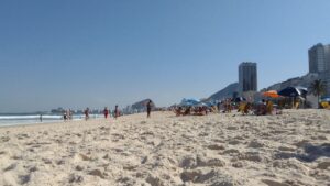 Foto da praia no Rio de Janeiro para ilustrar o artigo bairros com praia no rio de janeiro