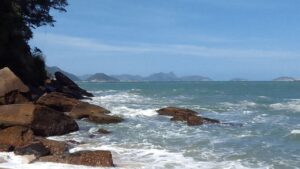 Foto do mar no Leme, Rio de Janeiro