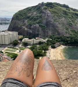 Trilha Morro da Babilônia com vista para a Praia Vermelha