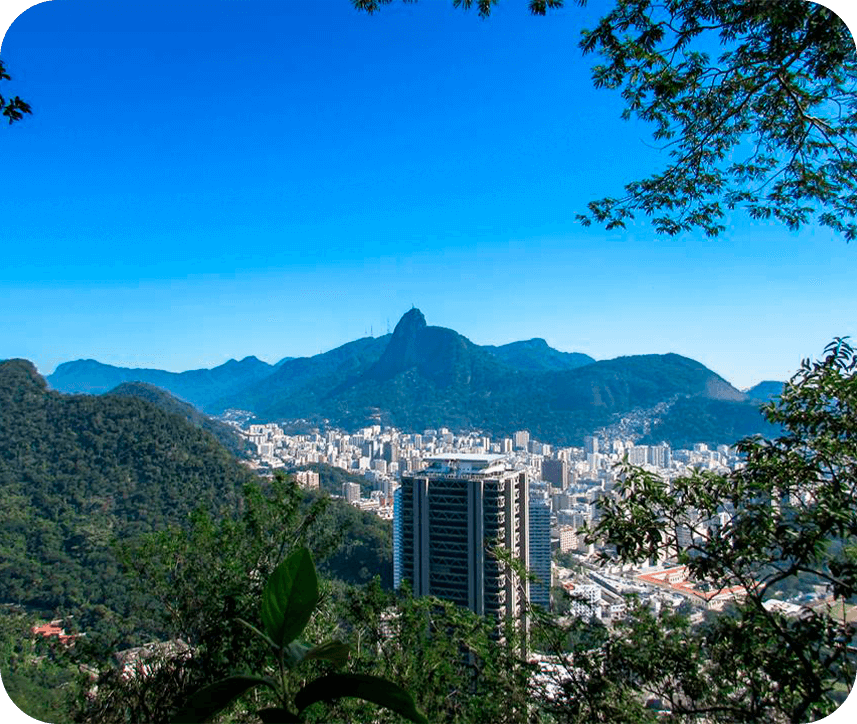 Foto do mirante rio sul com vista para a cidade e para o Pão de açúcar